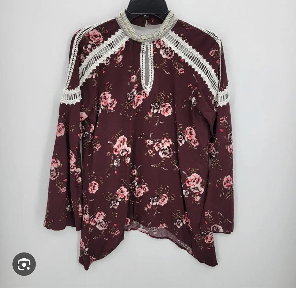 Buckle BKE Boutique Top Womens Medium Maroon Floral Lacey Beaded High Neck Boho